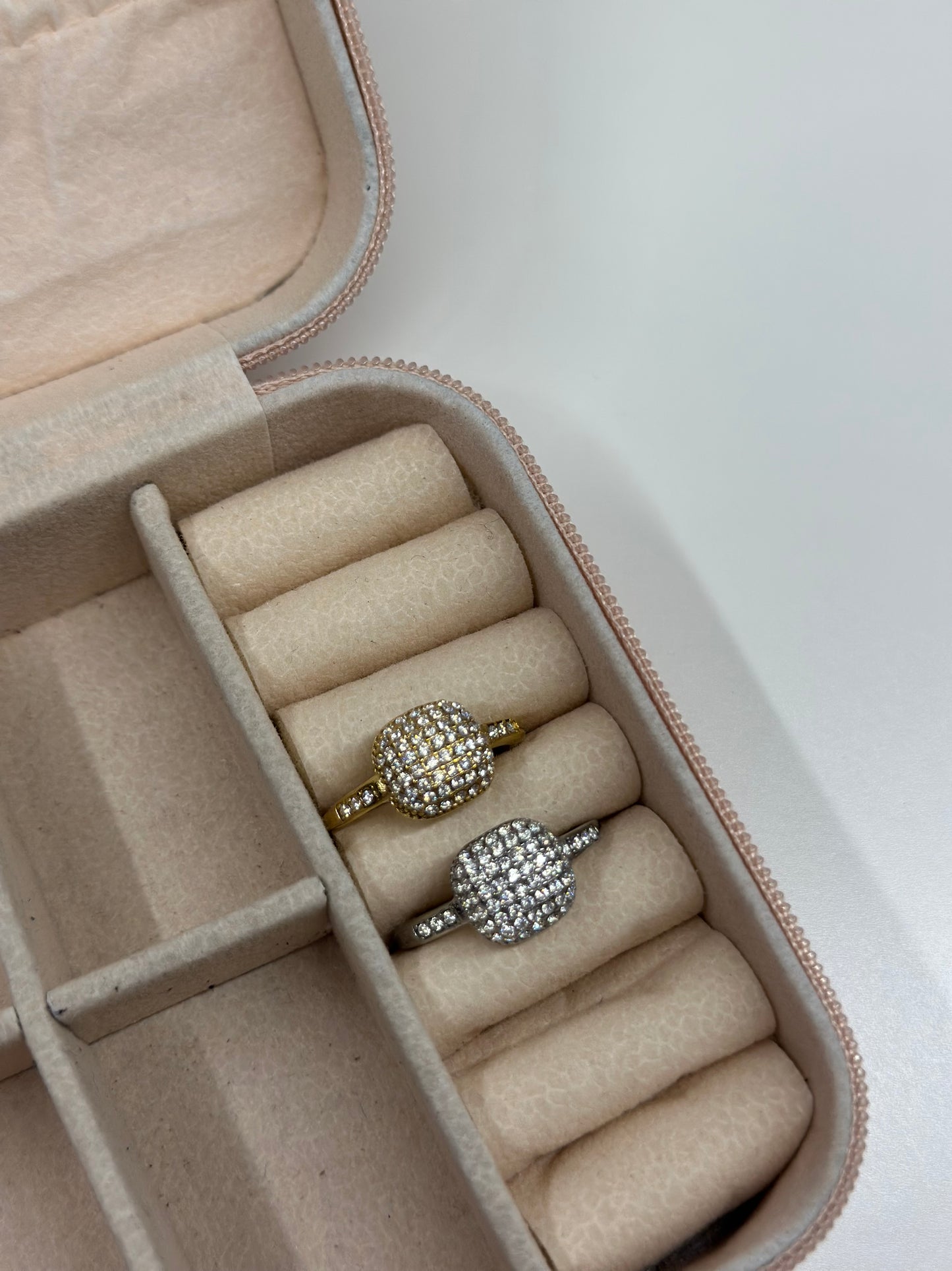 Anello Pavé Square