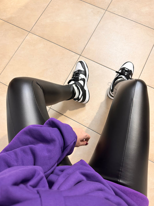 LEGGINGS EFFETTO PELLE CON BOTTONE